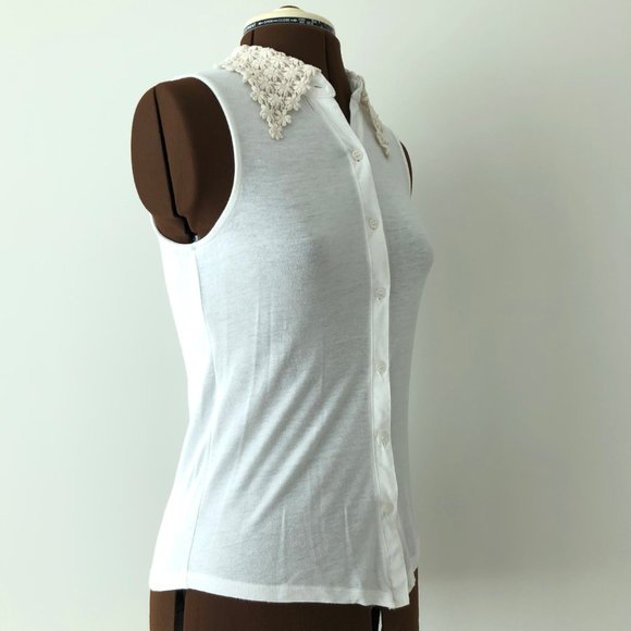 Sleeveless Button Front Top with Lace Collar - Picture 4 of 7